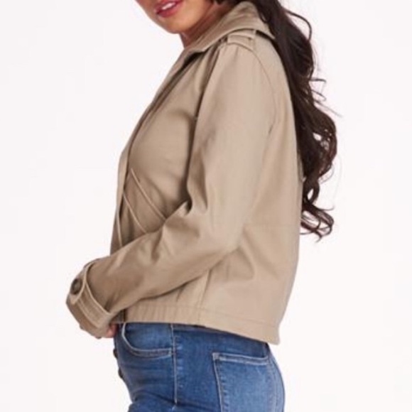 🔥SALE🔥 🆕 Shinestar Cropped Trench Size L NWT - Picture 2 of 4